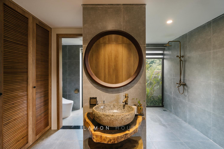 Bathroom 1, LaMon House - Venuestay, Lương Sơn