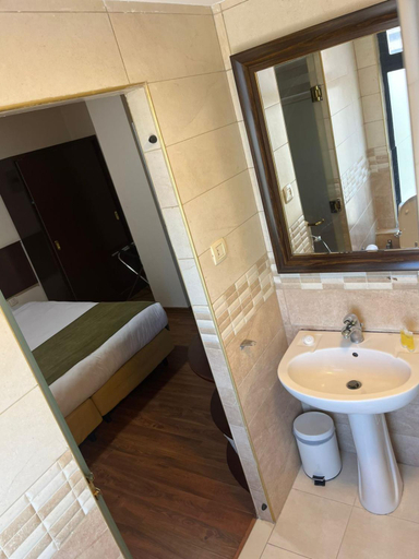 Bathroom 2, Rozana Hotel Suites, Amman