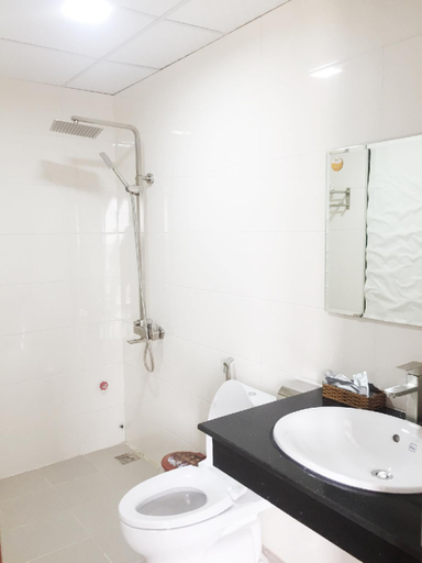 Bathroom 3, Phu Tien Hotel QB, Đồng Hới