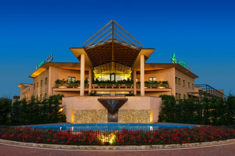 Exterior 3