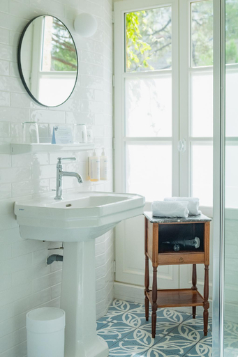 Bathroom 3, Hotel Le Saint Christophe, Loire-Atlantique