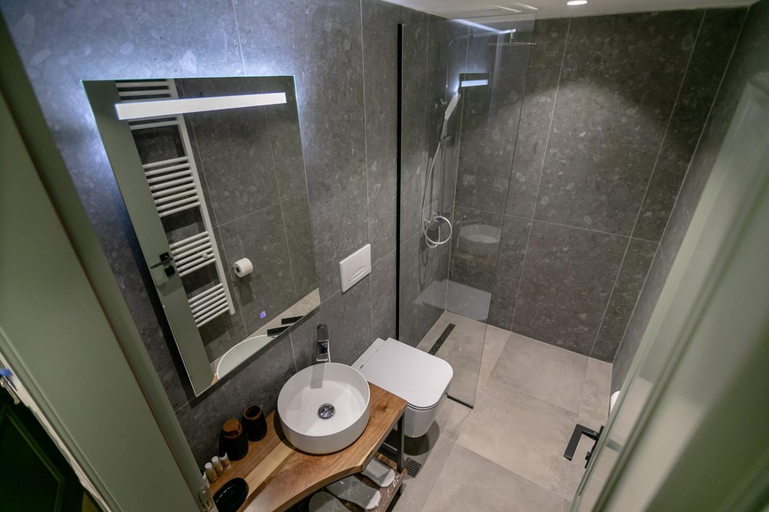 Bathroom 3, Elegance Boutique Hotel, Korçës