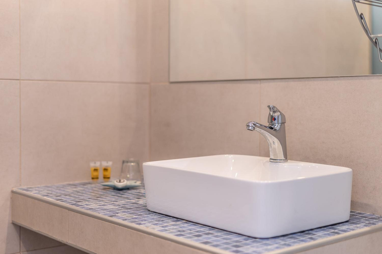 Bathroom 2, Bivalvia Studios, South Aegean