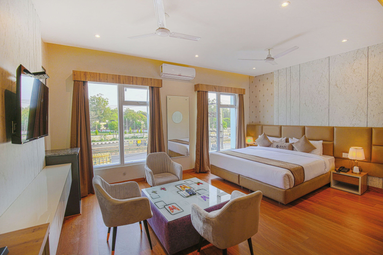 Others 5, Pax Hotel AK Continental, Sahibzada Ajit Singh Nagar
