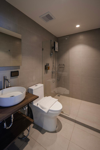 Bathroom 4