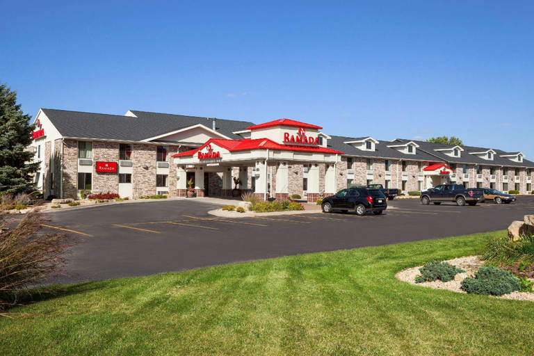 Exterior & Views 3, Ramada by Wyndham Wisconsin Dells, Sauk