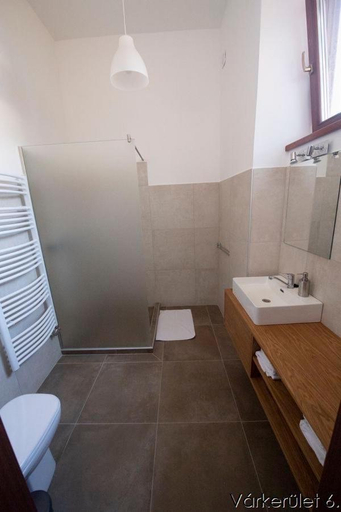 Others 2, Varkerulet 6 Apartman, Sárvár