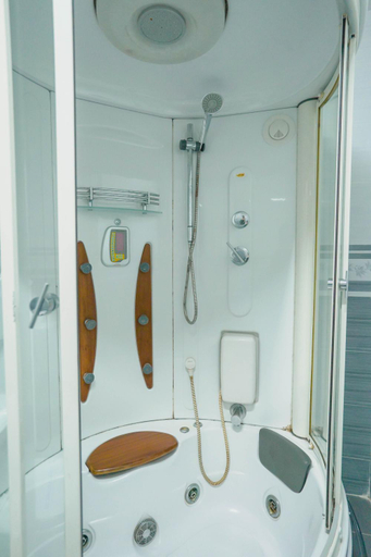 Bathroom 2, Hoa Binh 2 Hotel, Long Xuyen Township