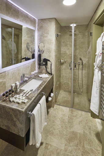 Bathroom 5, Ramada Resort by Wyndham Kazdaglari Thermal and Spa, Edremit