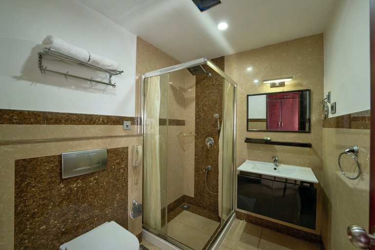 Bathroom 4, NO 18 HOTEL, Ernakulam
