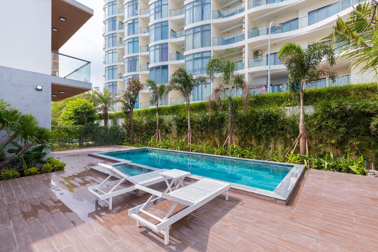 Swimming Pool 13