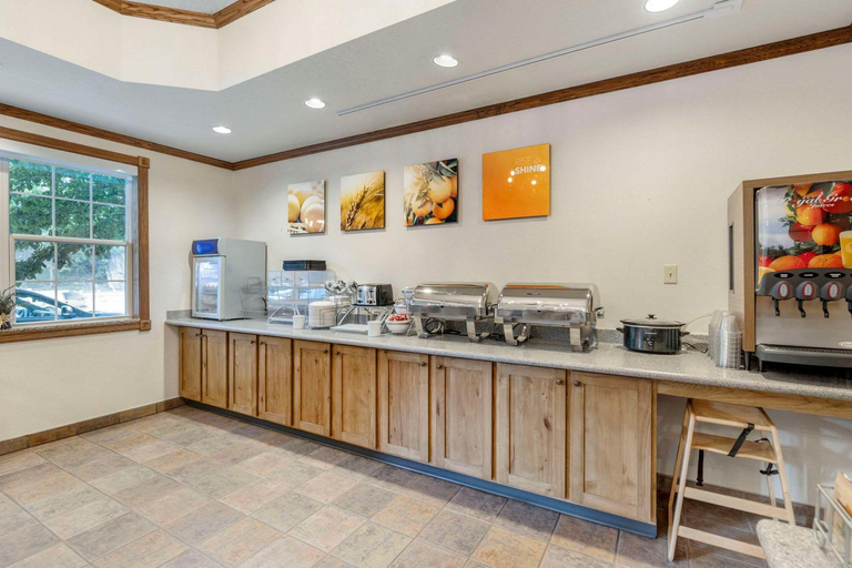 Food & Drinks 5, Comfort Inn Suites MT Rushmore, Pennington
