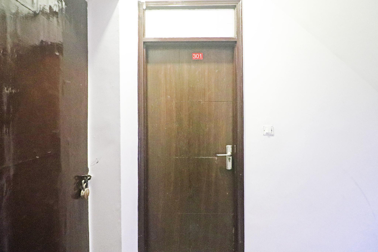Public Area 3, Mauryan Express Hotel Dashrathpuri Metro, Delhi