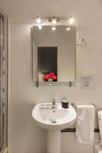 Bathroom 4, Ally's Bed&Breakfast, Barcelona