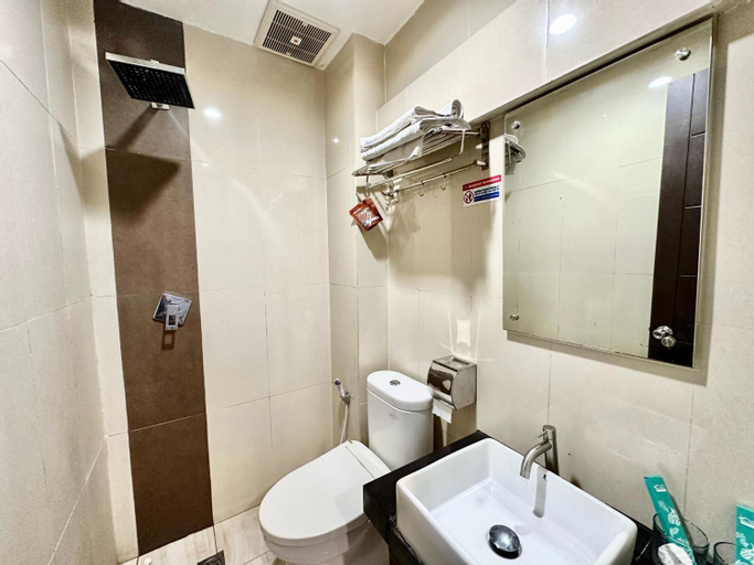 Bathroom 15