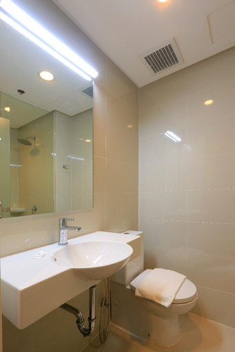 Bathroom 13