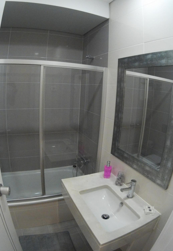 Bathroom 3, Pensao Estacao Central, Lisbon