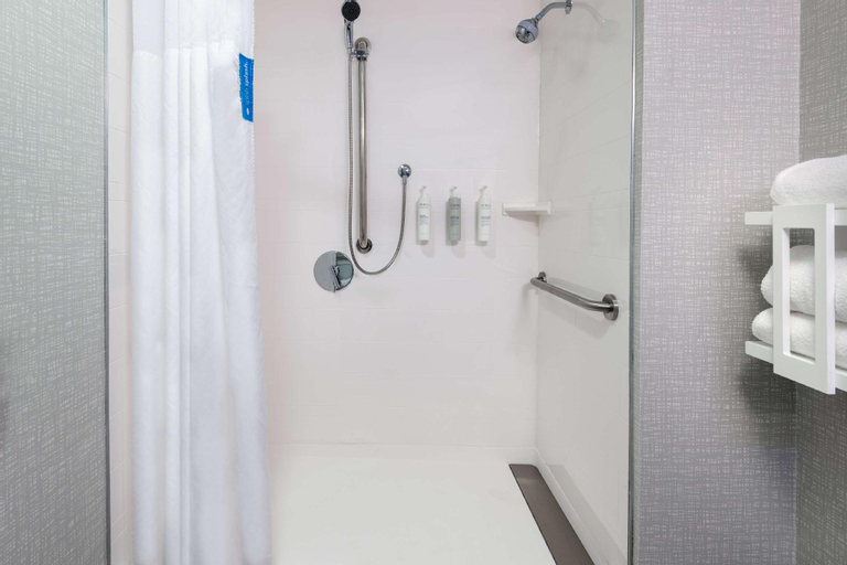 Bathroom 15