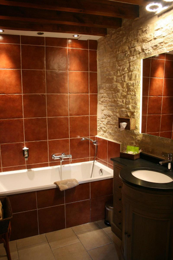 Bathroom 16