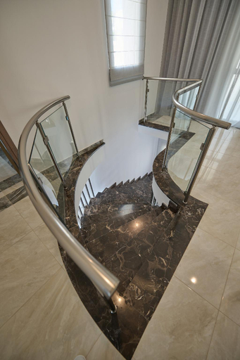 Others 5, Villa C