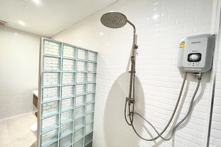 Bathroom 14