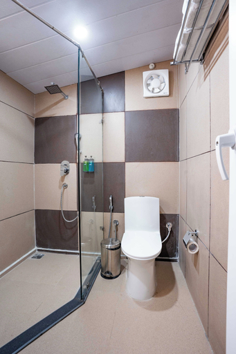 Bathroom 4, The Whispering Oaks, Nainital