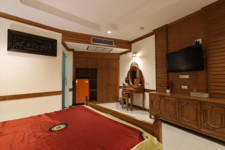 Others 3, Right Spot, Pattaya