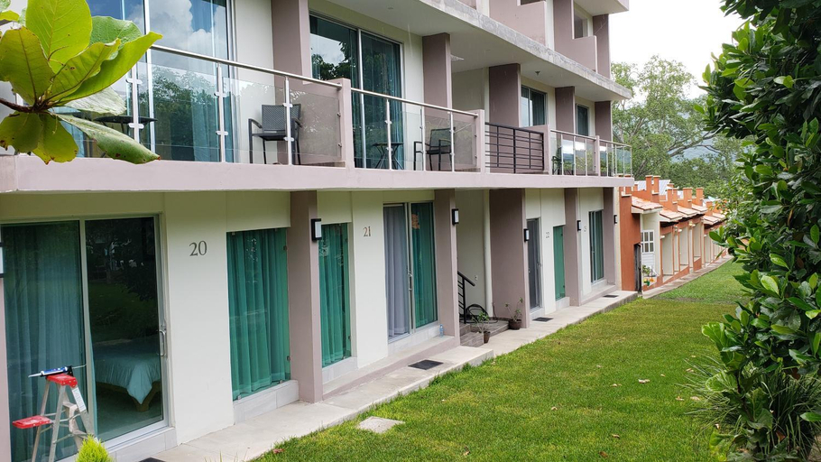 Exterior & Views