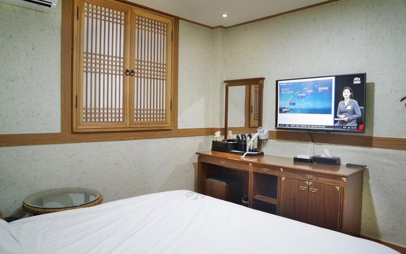 Bedroom 4, Jeonju Gamyeongru Hanoktel, Jeonju