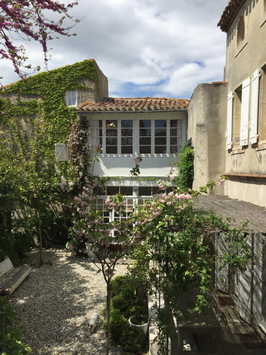 Camellas-Lloret Apartment, Aude