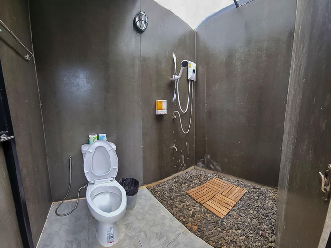 Bathroom 12