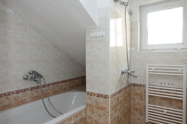 Bathroom 3, Семеен хотел Орфеи, Borino