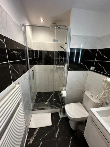 Bathroom 3, Horsky hotel Jelenovska s bazenem v cene, Zlín