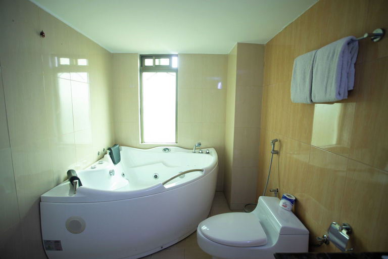 Bathroom 4, Sonargaon Royal Resort, Naray Angonj