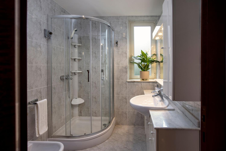 Shower 3, Villa Plantis Dubrovnik - Seven Bedroom Villa with Private Sea Access, Pojezerje