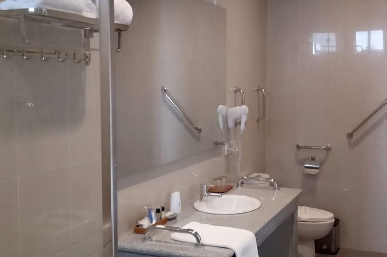 Bathroom 9