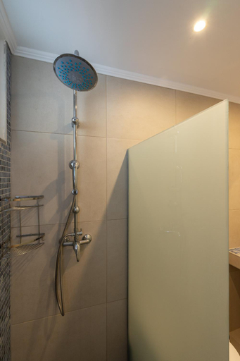 Bathroom 4, Bivalvia Studios, South Aegean