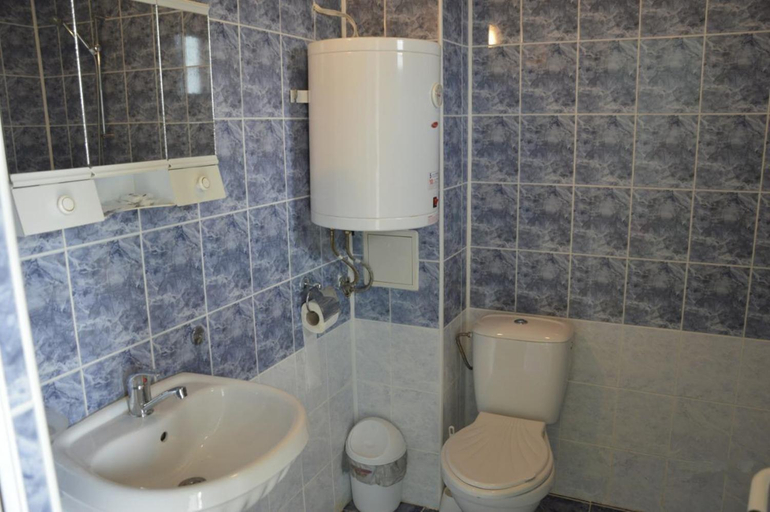 Bathroom 3, Complex Exotica, Tsarevo