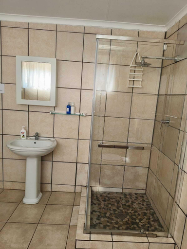 Bathroom 4, Blyde lodge, Ehlanzeni