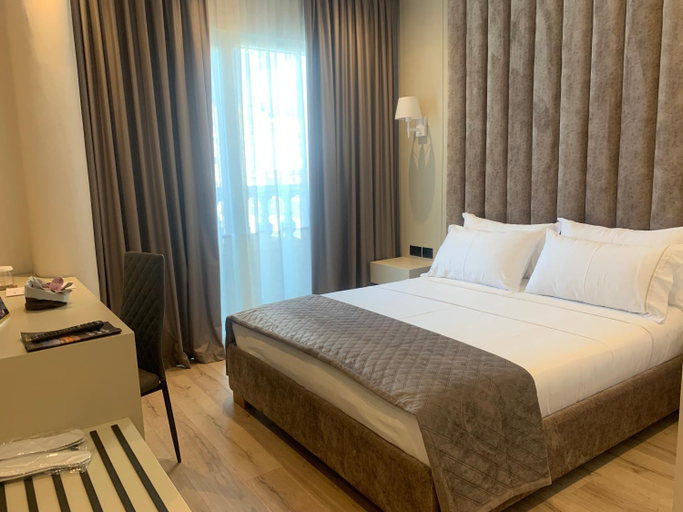 Others 4, Iliad Hotel, Durrësit