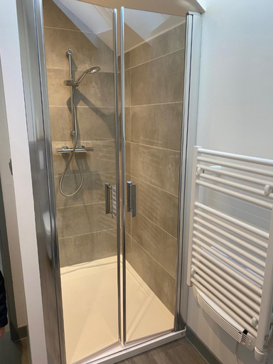 Bathroom 2, Residence avec un T3 un T2 et un STUDIO en Centre Ville d Argeles-Gazost, Hautes-Pyrénées