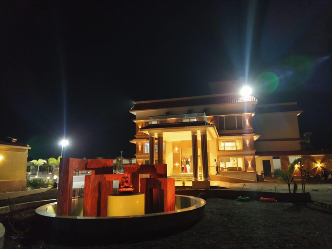 Exterior 3