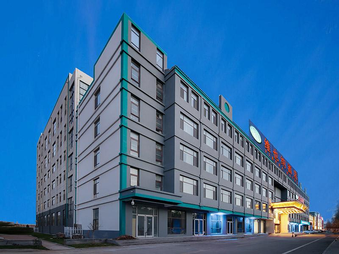 Exterior & Views