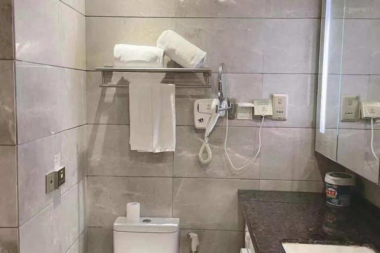 Bathroom 10