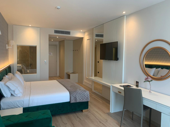 Others 2, Iliad Hotel, Durrësit