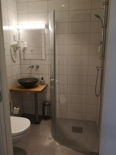Bathroom 1, Senja Fjordhotell, Tranøy