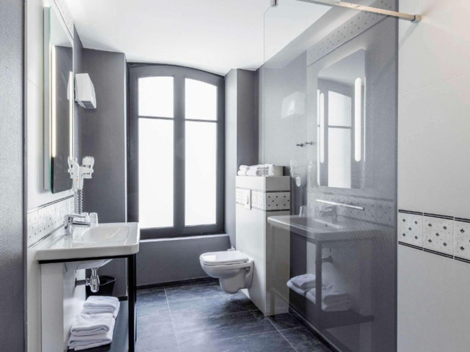 Bathroom 3, ibis Styles Dinan Centre Ville, Côtes-d'Armor