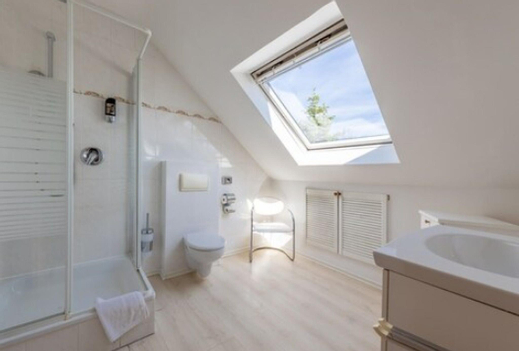 Bathroom 7