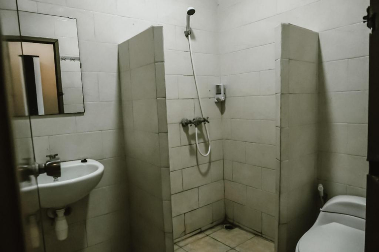 Bathroom 19