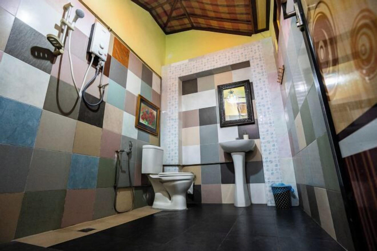 Bathroom 19